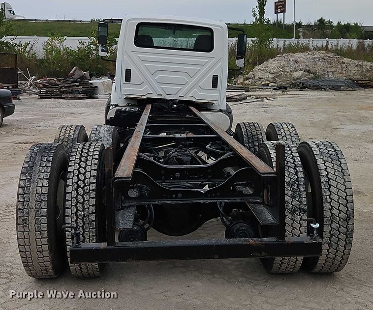 image for item EB8268 2015 International 4400 truck cab and chassis