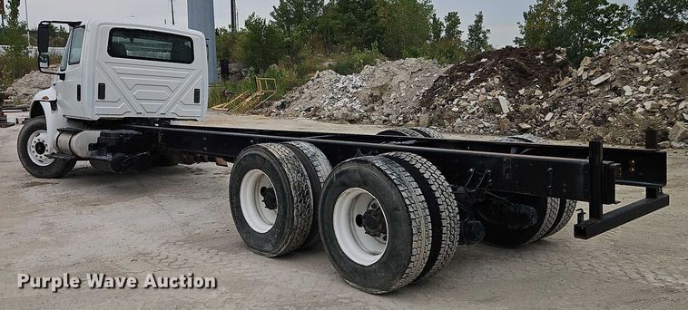 image for item EB8268 2015 International 4400 truck cab and chassis