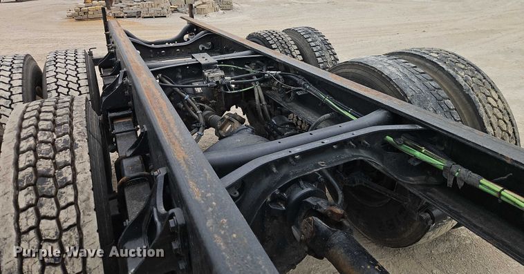 image for item EB8268 2015 International 4400 truck cab and chassis