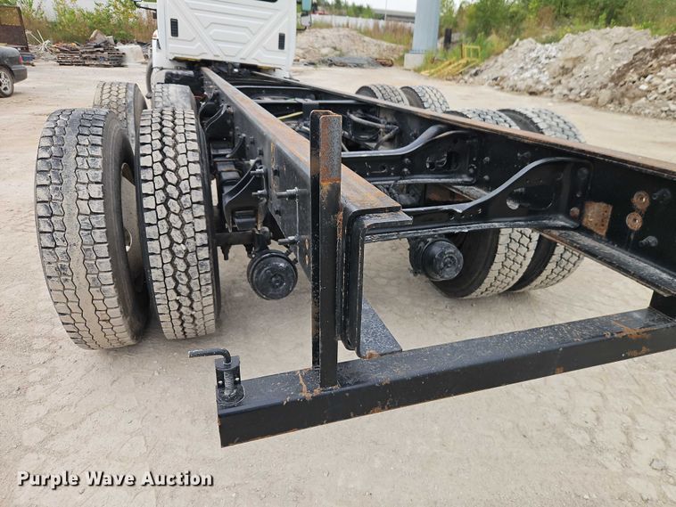 image for item EB8268 2015 International 4400 truck cab and chassis