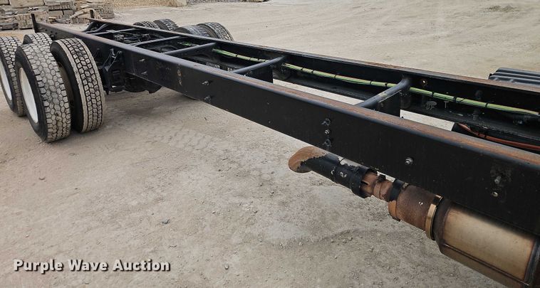 image for item EB8268 2015 International 4400 truck cab and chassis