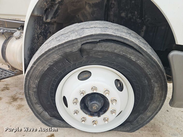 image for item EB8268 2015 International 4400 truck cab and chassis