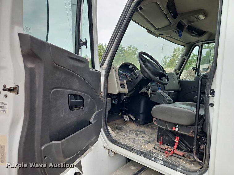 image for item EB8268 2015 International 4400 truck cab and chassis