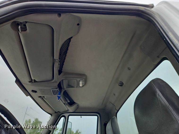 image for item EB8268 2015 International 4400 truck cab and chassis