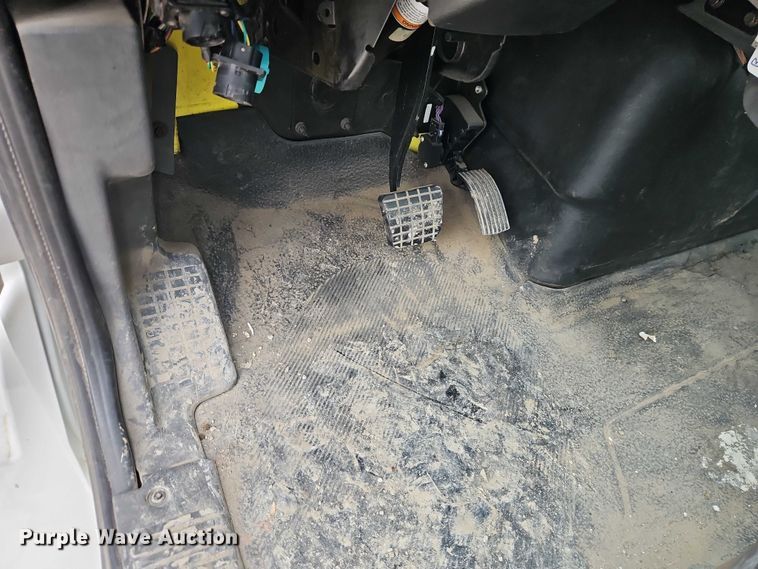 image for item EB8268 2015 International 4400 truck cab and chassis