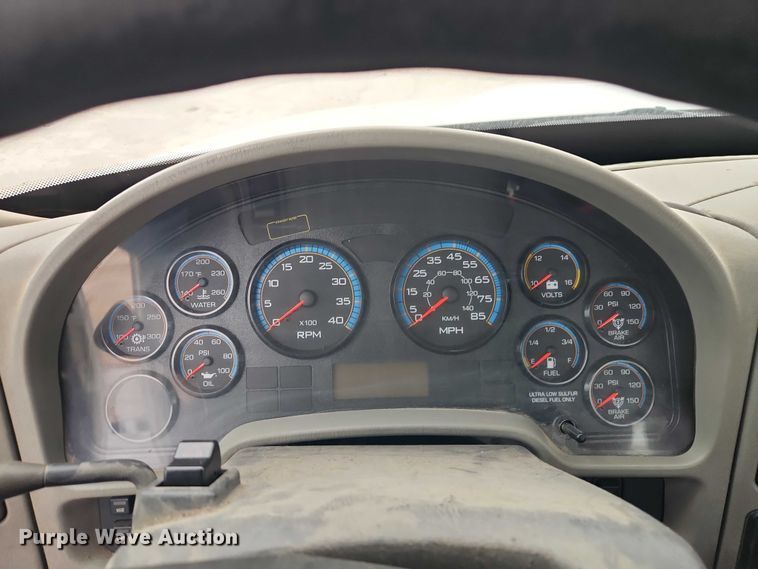 image for item EB8268 2015 International 4400 truck cab and chassis