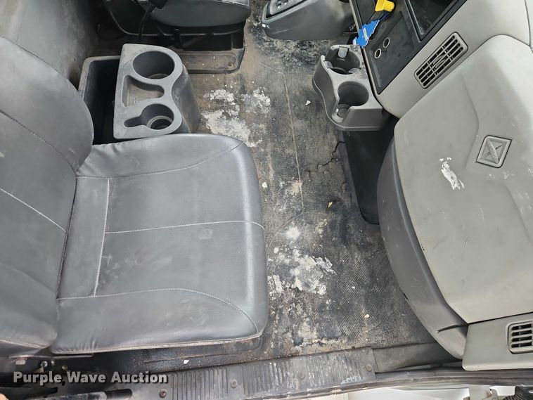 image for item EB8268 2015 International 4400 truck cab and chassis