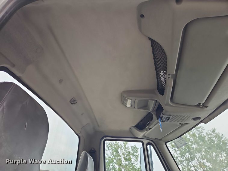 image for item EB8268 2015 International 4400 truck cab and chassis