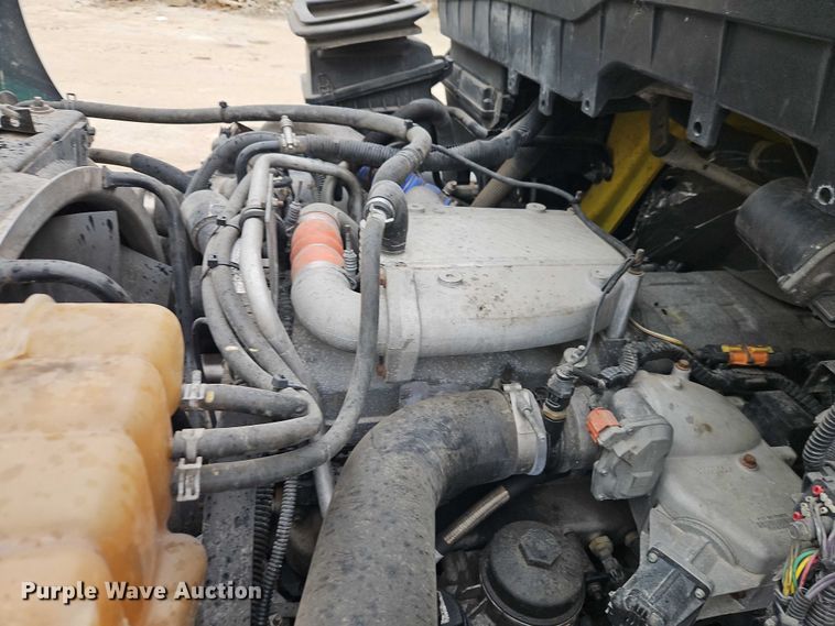 image for item EB8268 2015 International 4400 truck cab and chassis