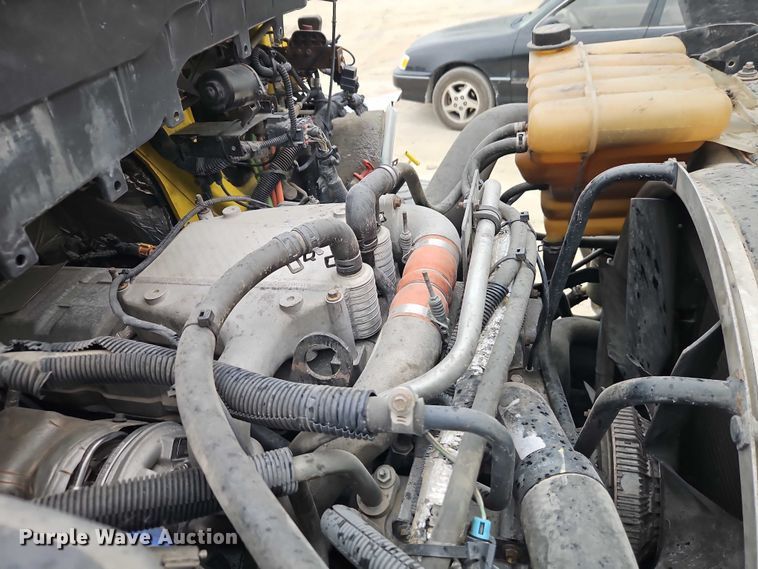 image for item EB8268 2015 International 4400 truck cab and chassis