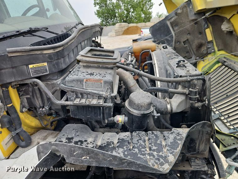 image for item EB8268 2015 International 4400 truck cab and chassis