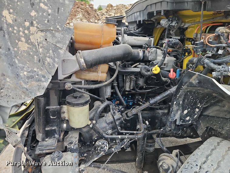 image for item EB8268 2015 International 4400 truck cab and chassis