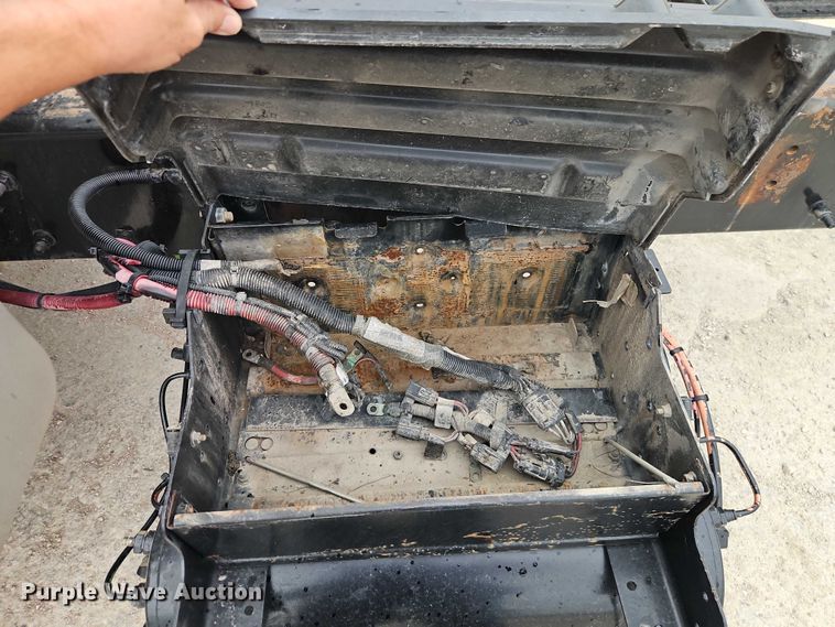 image for item EB8268 2015 International 4400 truck cab and chassis