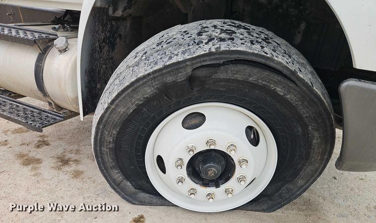 image for item EB8268 2015 International 4400 truck cab and chassis