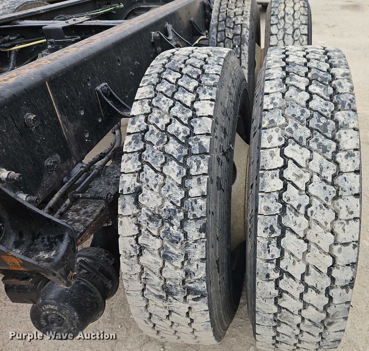 image for item EB8268 2015 International 4400 truck cab and chassis