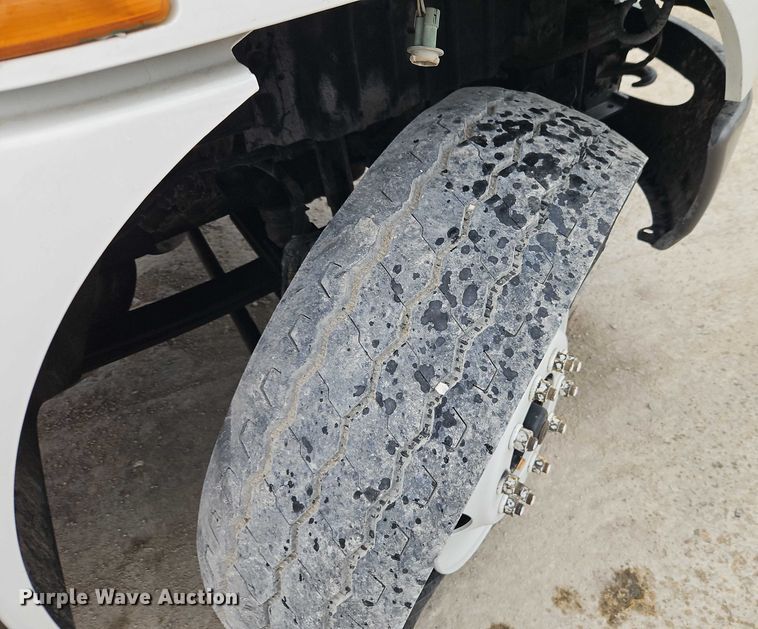 image for item EB8268 2015 International 4400 truck cab and chassis