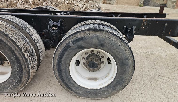 image for item EB8268 2015 International 4400 truck cab and chassis