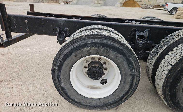 image for item EB8268 2015 International 4400 truck cab and chassis