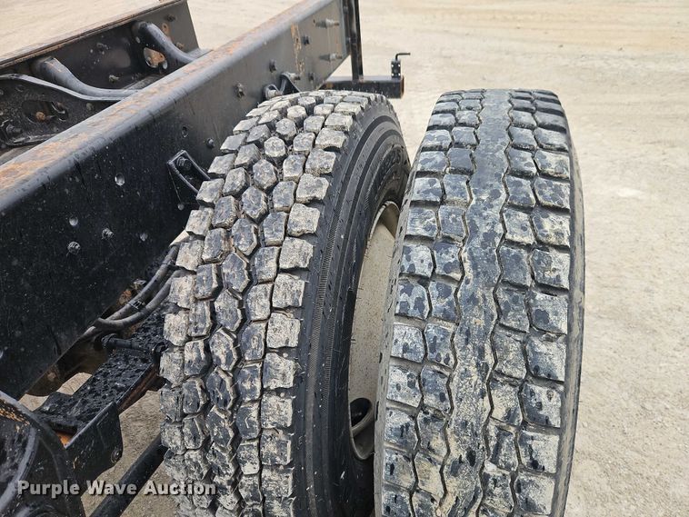 image for item EB8268 2015 International 4400 truck cab and chassis