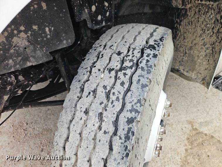 image for item EB8268 2015 International 4400 truck cab and chassis