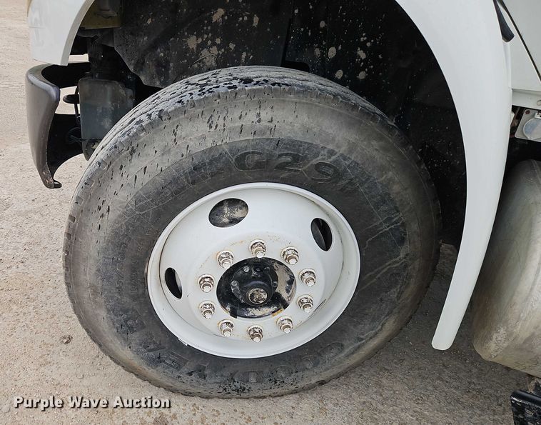 image for item EB8268 2015 International 4400 truck cab and chassis