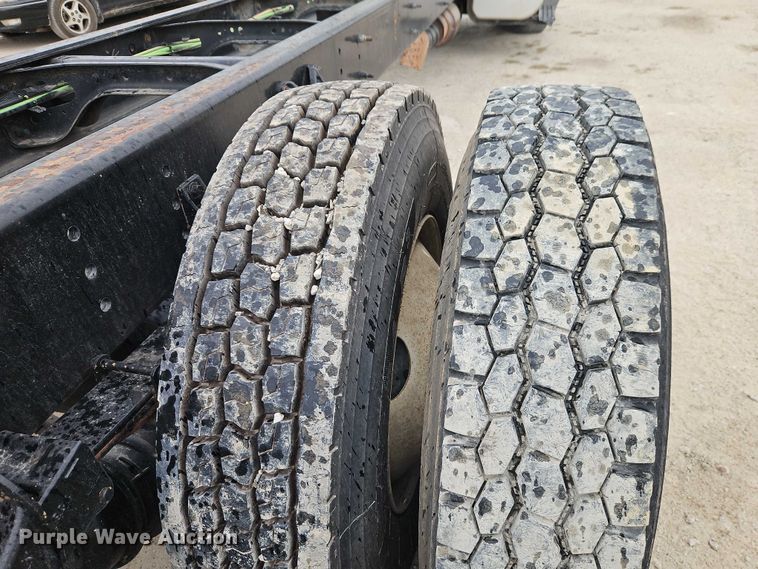 image for item EB8268 2015 International 4400 truck cab and chassis