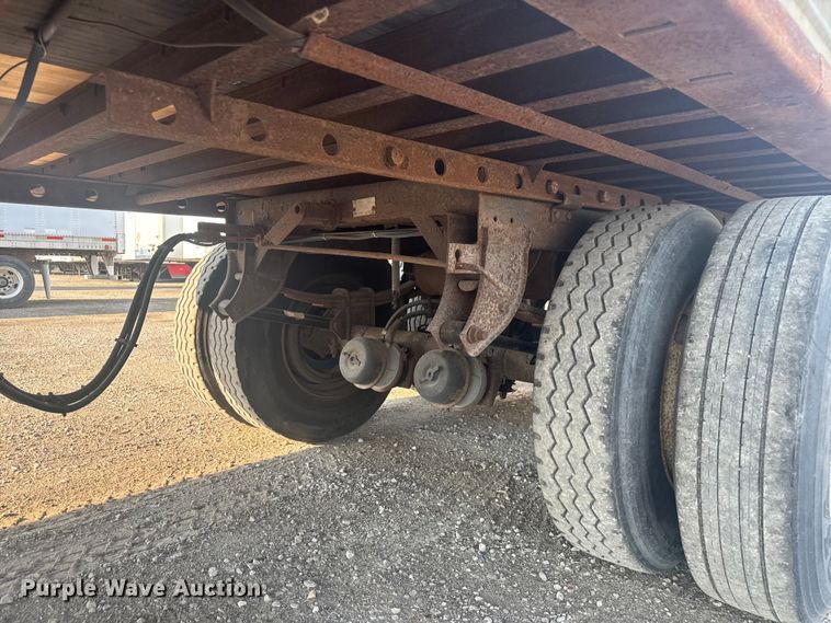 image for item EB8287 2002 Manac  dry van trailer