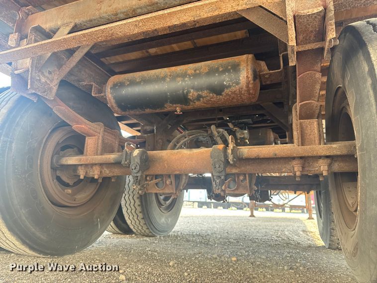 image for item EB8287 2002 Manac  dry van trailer