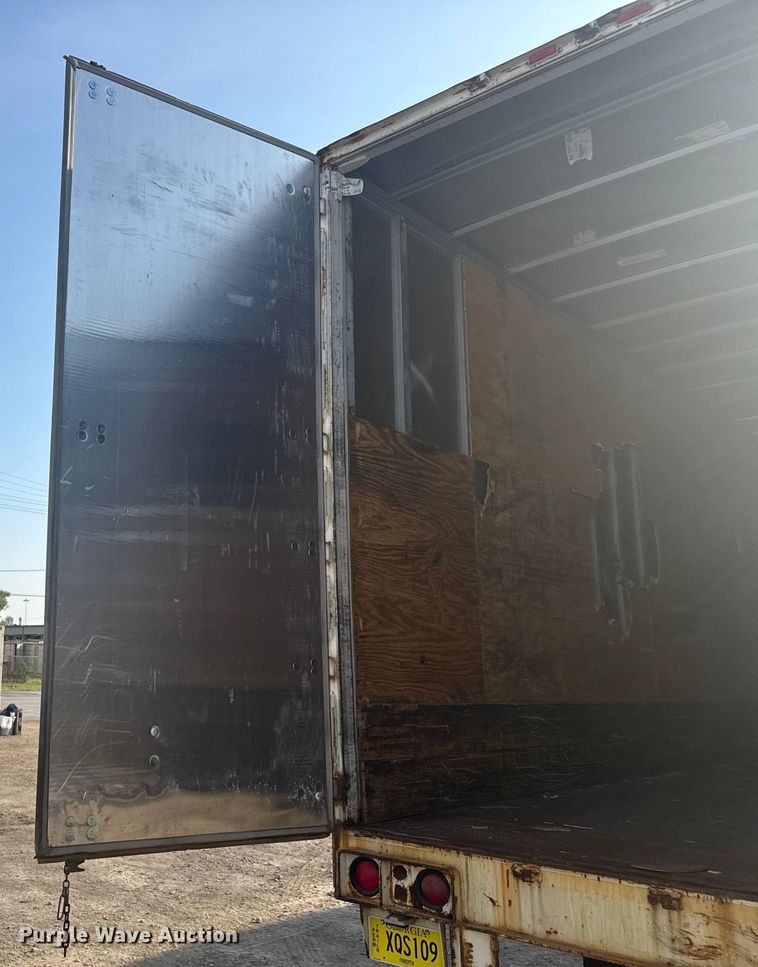 image for item EB8287 2002 Manac  dry van trailer