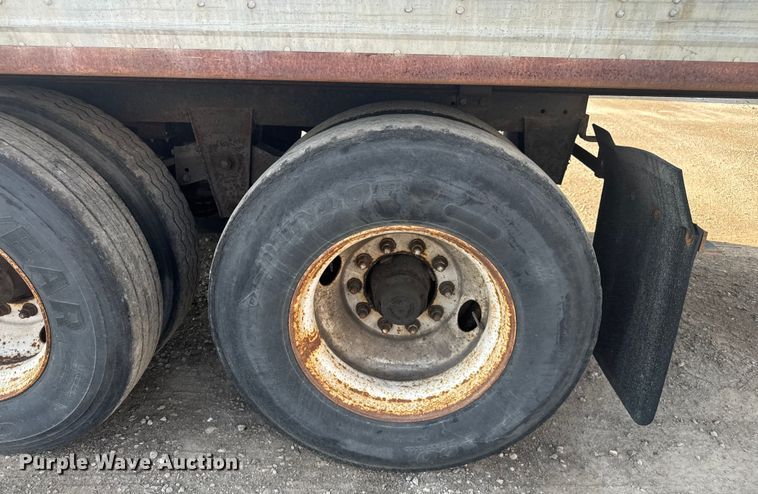 image for item EB8287 2002 Manac  dry van trailer