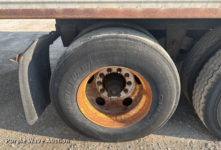 image for item EB8287 2002 Manac  dry van trailer