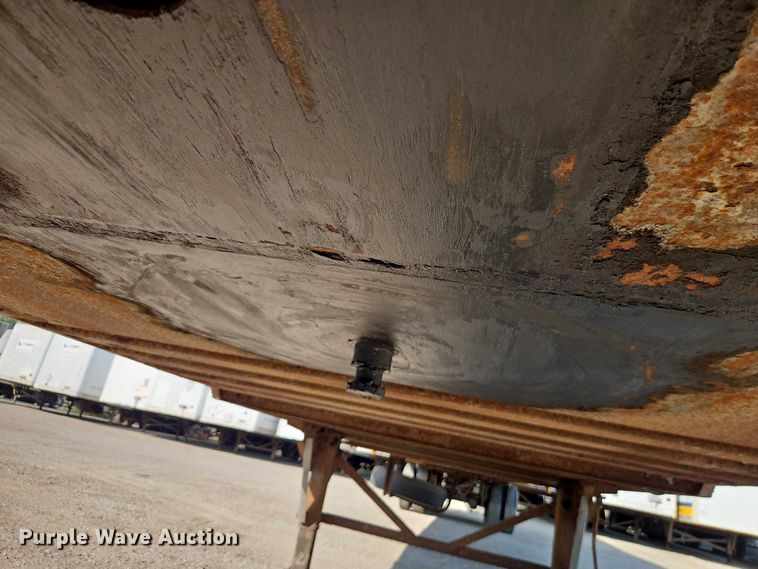 image for item EB8291 2002 Wabash dry van trailer