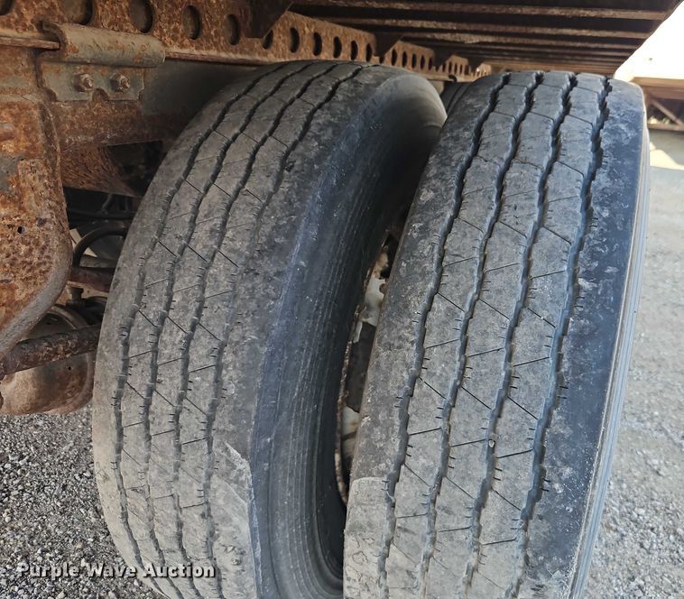 image for item EB8291 2002 Wabash dry van trailer