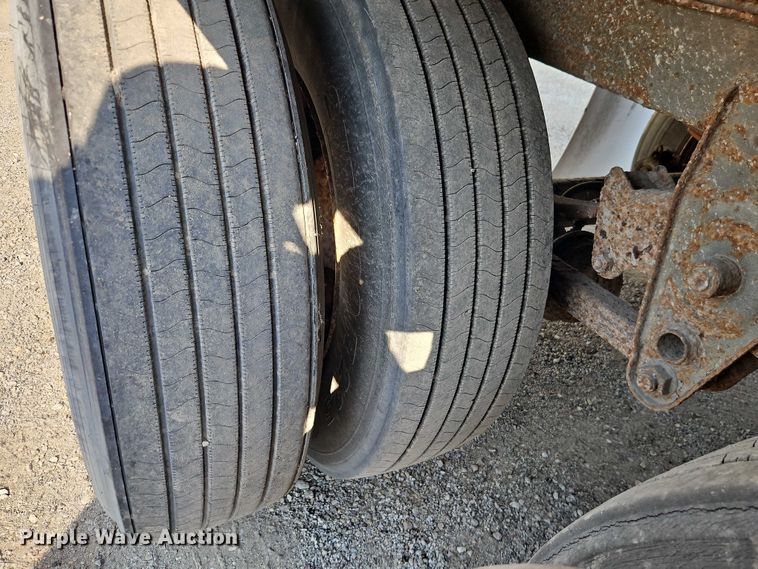 image for item EB8291 2002 Wabash dry van trailer