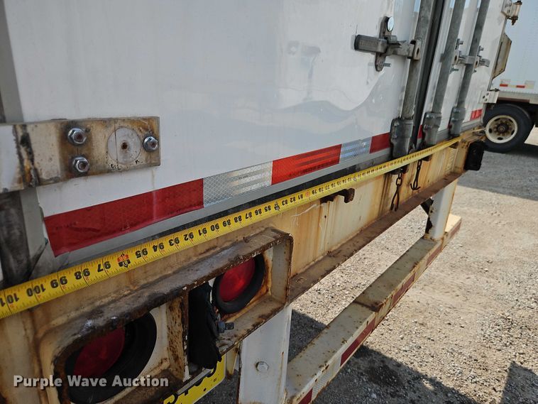 image for item EB8293 2002 Manac dry van trailer