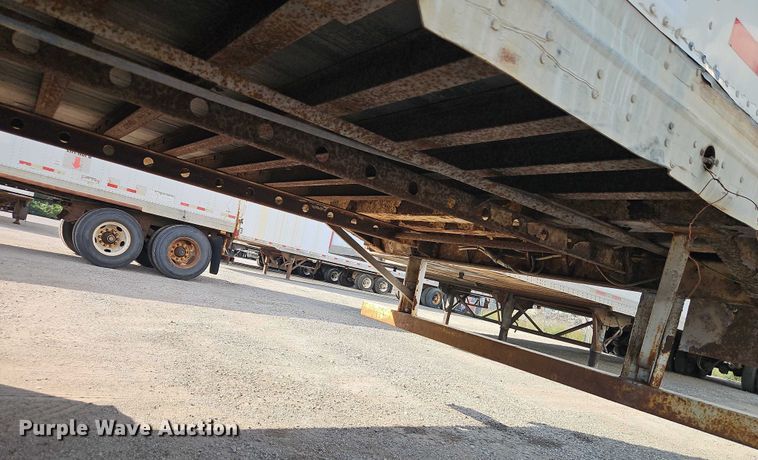 image for item EB8293 2002 Manac dry van trailer