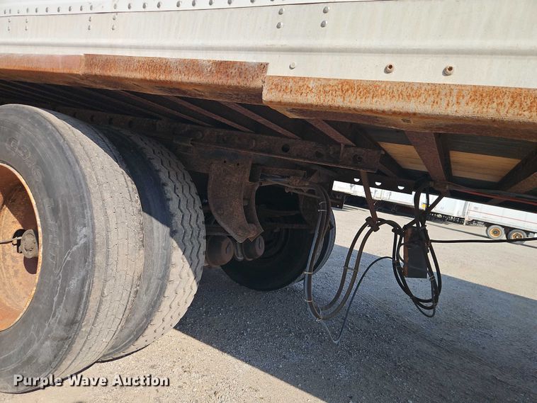 image for item EB8293 2002 Manac dry van trailer