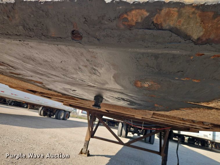 image for item EB8293 2002 Manac dry van trailer