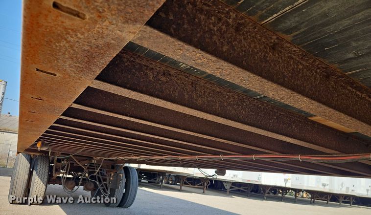 image for item EB8293 2002 Manac dry van trailer