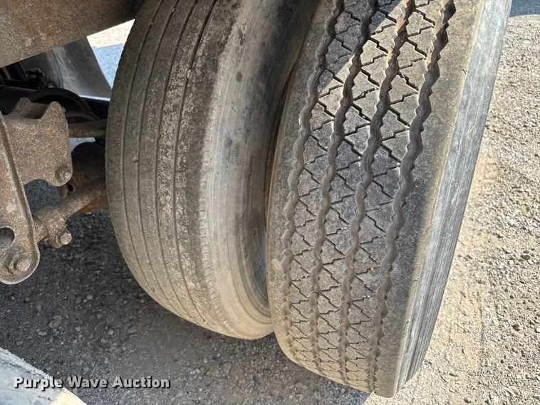 image for item EB8295 2006 Wabash dry van trailer