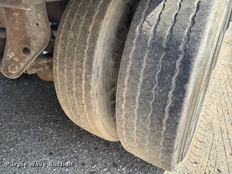 image for item EB8295 2006 Wabash dry van trailer