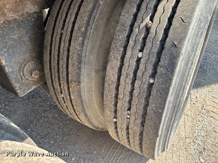 image for item EB8296 1998 Monon dry van trailer