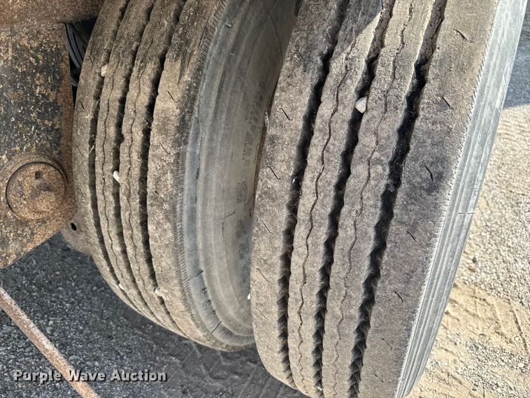 image for item EB8296 1998 Monon dry van trailer