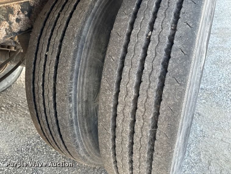 image for item EB8296 1998 Monon dry van trailer