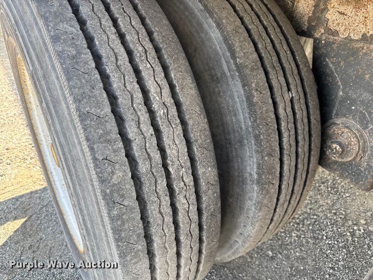 image for item EB8296 1998 Monon dry van trailer