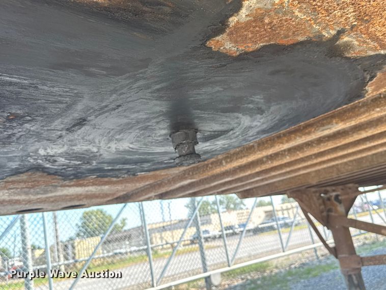 image for item EB8297 2000 Pines dry van trailer