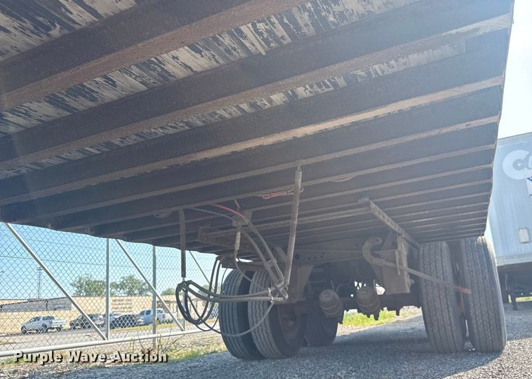 image for item EB8297 2000 Pines dry van trailer