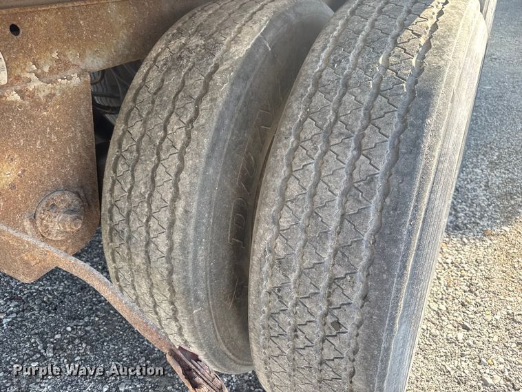 image for item EB8297 2000 Pines dry van trailer