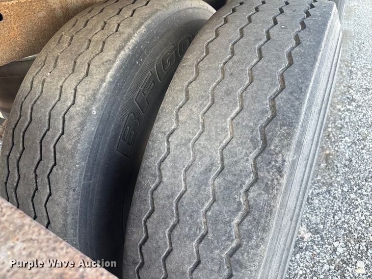 image for item EB8297 2000 Pines dry van trailer