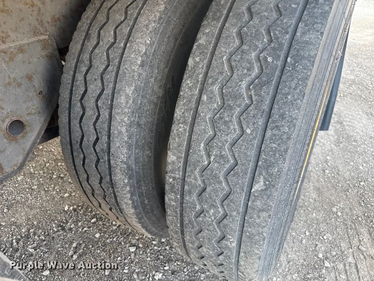 image for item EB8298 1999 Great Dane dry van trailer